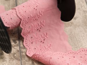 Spitze Broderie Baumwolle ca. 90mm - Blumen und Blätter - altrosa