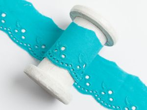 Spitze Broderie Baumwolle ca. 42mm - Blätterzweige - türkis