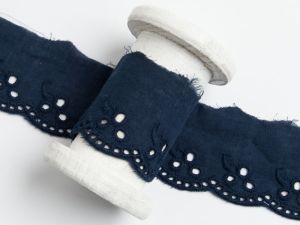 Spitze Broderie Baumwolle ca. 42mm - Blätterzweige - nachtblau