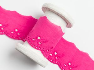 Spitze Broderie Baumwolle ca. 42mm - Blätterzweige - pink