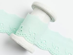 Spitze Broderie Baumwolle ca. 42mm - Blätterzweige - mint