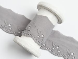 Spitze Broderie Baumwolle ca. 42mm - Blätterzweige - grau