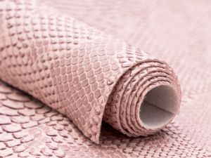 Struktur Kunstleder Coupon ca. 50 cm x 70 cm - Reptiloptik - rosa