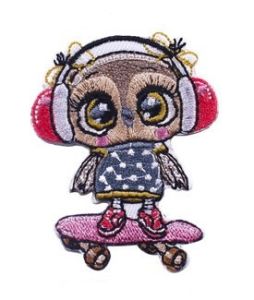 Stick-Applikation zum Aufgügeln ca. 4,5 cm x 5,5 cm - Eule auf Skateboard - beige