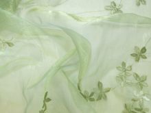Organza bestickt changierend - Designerstoff aus Spanien - lindgrün