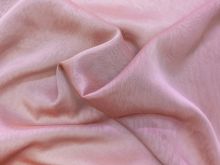 Nahaufnahme von Chiffon changierend - Designerstoff aus Spanien - altrosa