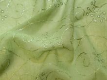 Nahaufnahme von Chiffon bestickt - Designerstoff aus Spanien - grün
