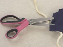 Ergonomische Zackenschere 23 cm - pink